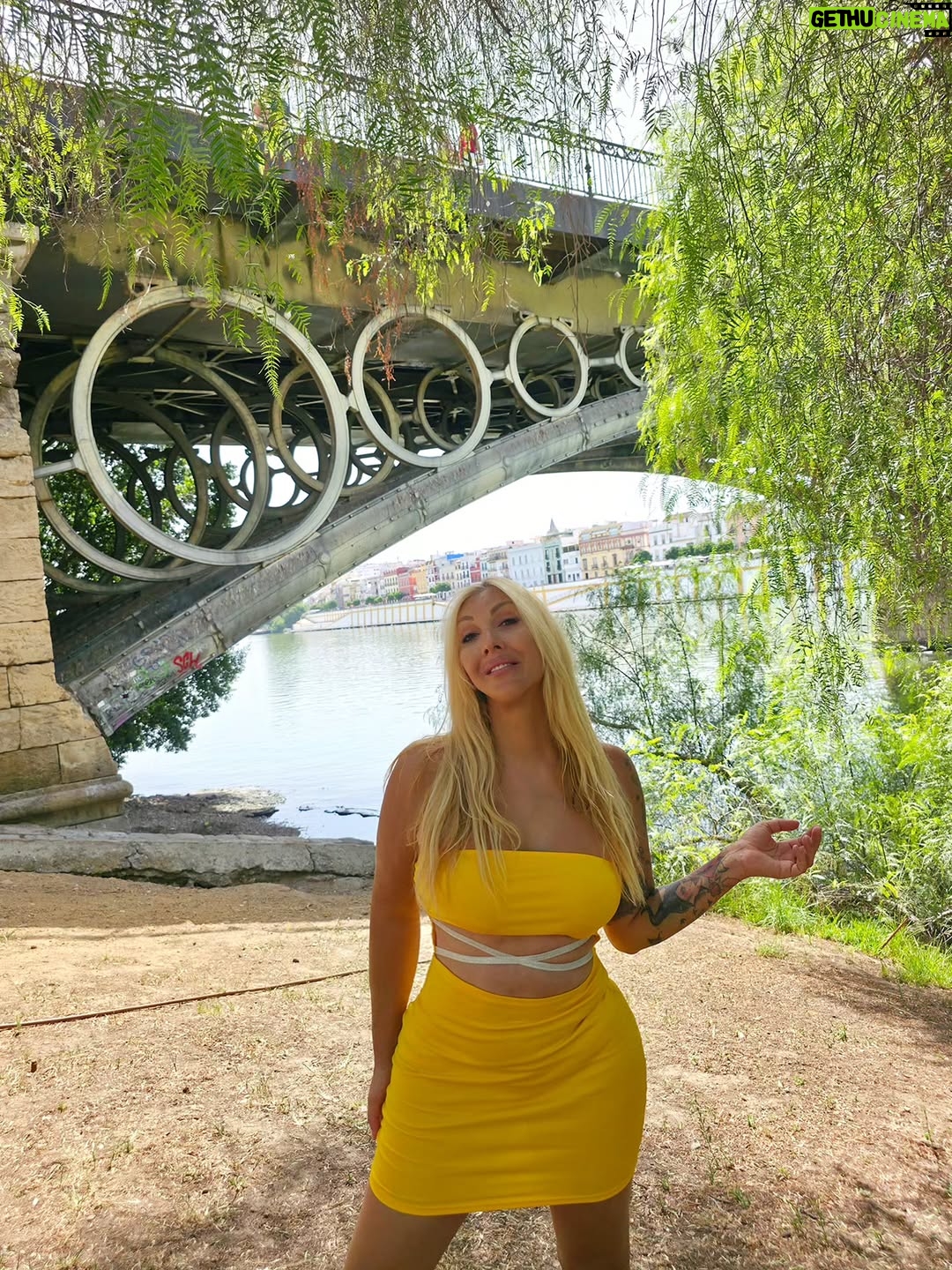 Christina Rapado - 3 Likes - SEVILLA...
*Total Outfit: @sheinofficial 
*Fotos 16 y 17 con: @mar.arauzo y @rafab2078 en @barcasalamoneda 
#Las3000Maravillas #Esmeralda #Rodaje #CineEspañol #Actriz #christinarapado #cristinarapado #summer2025 #september2025 #spain2025 #singer #actress #model #tvpresenter #diva #beauty #fashion #toxicpeopleout  #empoweringwomen #power #richwomen #crazylife #crazysummer #summer #iconic #carmenperona #carmenperonacabrera #FilmLas3000Maravillas
#Sevilla2025 #september