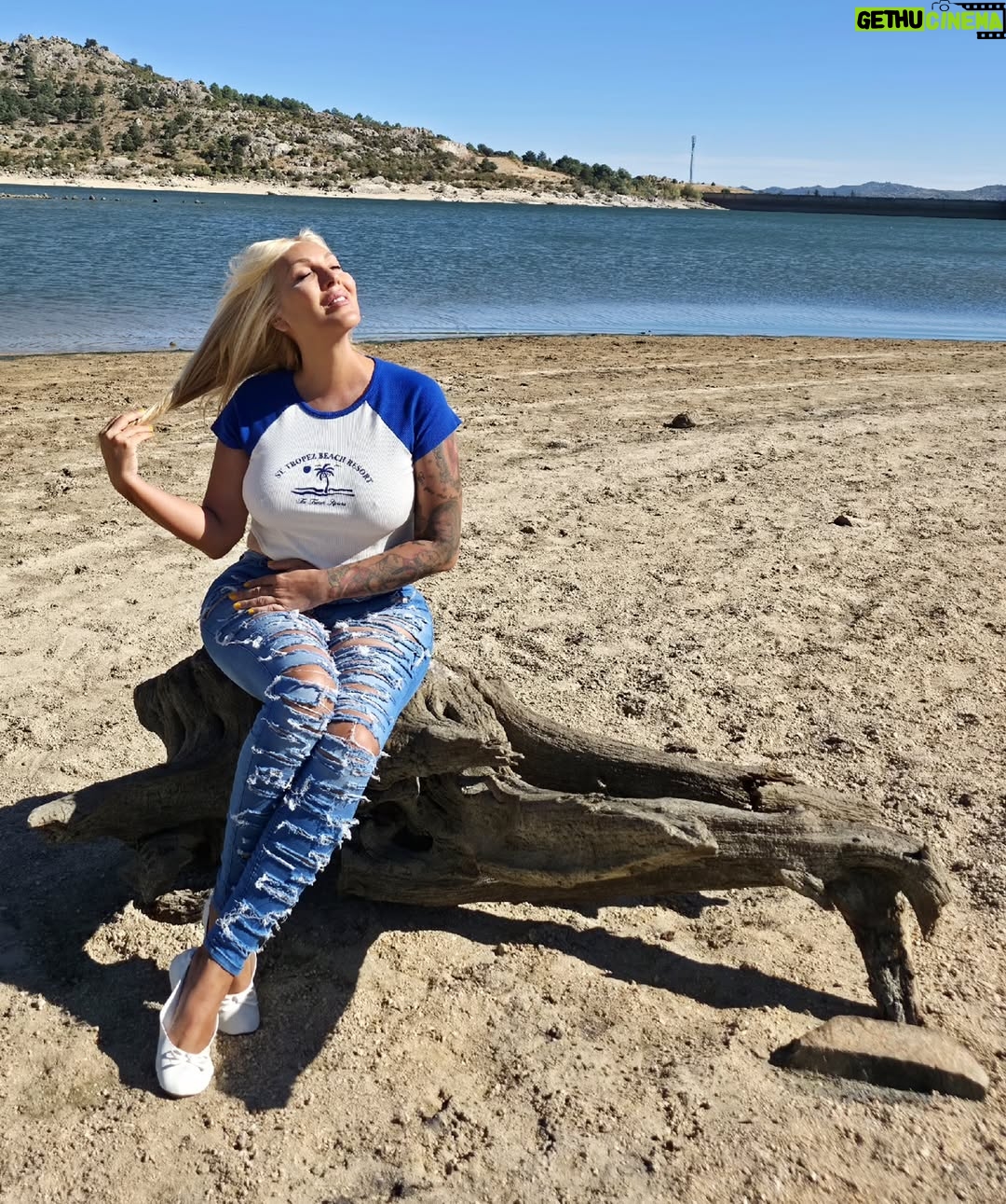 Christina Rapado - 3 Likes - ✨ Un domingo increíble junto a mi adorado @alexandre_gontier : comida deliciosa en Navacerrada, paseo por el embalse disfrutando de la naturaleza y cine para terminar el día.
Un domingo perfecto, de esos que te hacen desconectar y empezar la semana con las pilas cargadas. 💫🌿🍿
*Total Outfit: @elcorteingles
#christinarapado #cristinarapado #summer2025 #September2025 #spain2025 #Madrid2025 #singer #actress #model #tvpresenter #tattooedgirl #diva #beauty #fashion #toxicpeopleout #richandpowerfulwomen #empoweringwomen #power #richwomen #crazylife #crazysummer #summer #iconic #influencer #Navacerrada #Navacerrada2025