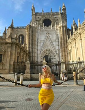 Christina Rapado Instagram - SEVILLA...
*Total Outfit: @sheinofficial
*Fotos 16 y 17 con: @mar.arauzo y @rafab2078 en @barcasalamoneda
#Las3000Maravillas #Esmeralda #Rodaje #CineEspañol #Actriz #christinarapado #cristinarapado #summer2025 #september2025 #spain2025 #singer #actress #model #tvpresenter #diva #beauty #fashion #toxicpeopleout #empoweringwomen #power #richwomen #crazylife #crazysummer #summer #iconic #carmenperona #carmenperonacabrera #FilmLas3000Maravillas
#Sevilla2025 #september