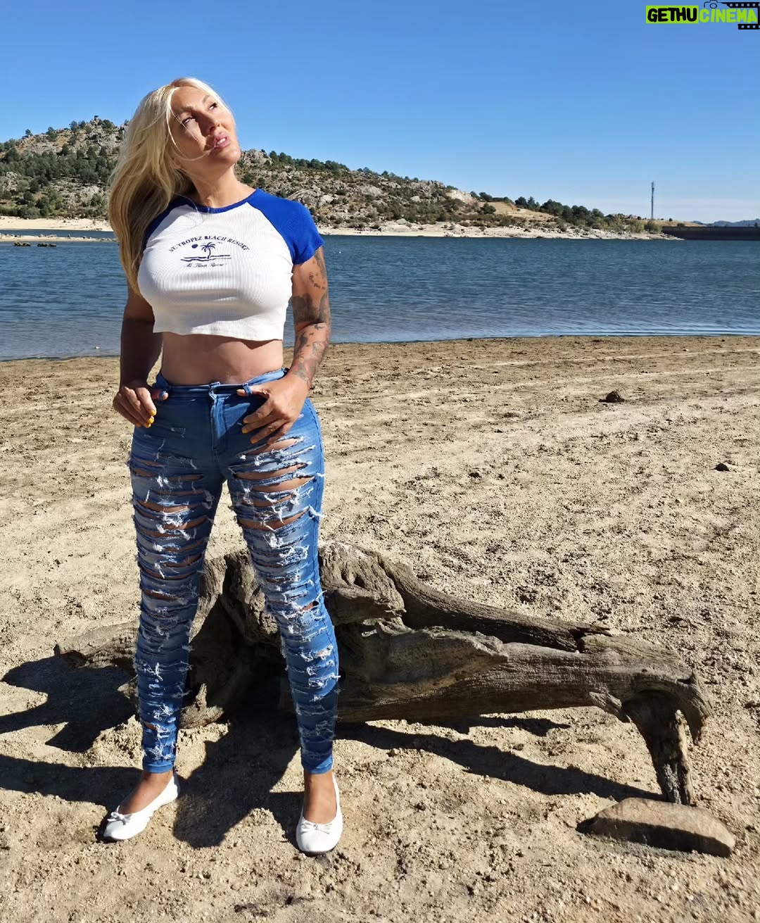 Christina Rapado - 3 Likes - ✨ Un domingo increíble junto a mi adorado @alexandre_gontier : comida deliciosa en Navacerrada, paseo por el embalse disfrutando de la naturaleza y cine para terminar el día.
Un domingo perfecto, de esos que te hacen desconectar y empezar la semana con las pilas cargadas. 💫🌿🍿
*Total Outfit: @elcorteingles
#christinarapado #cristinarapado #summer2025 #September2025 #spain2025 #Madrid2025 #singer #actress #model #tvpresenter #tattooedgirl #diva #beauty #fashion #toxicpeopleout #richandpowerfulwomen #empoweringwomen #power #richwomen #crazylife #crazysummer #summer #iconic #influencer #Navacerrada #Navacerrada2025