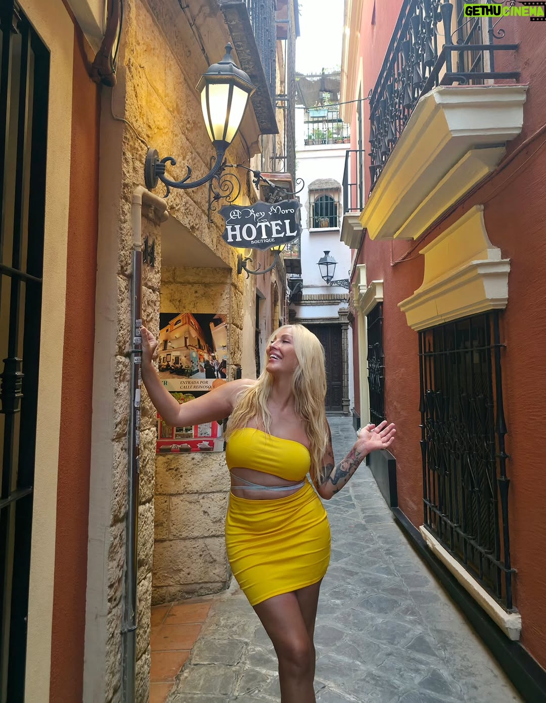Christina Rapado - 3 Likes - SEVILLA...
*Total Outfit: @sheinofficial 
*Fotos 16 y 17 con: @mar.arauzo y @rafab2078 en @barcasalamoneda 
#Las3000Maravillas #Esmeralda #Rodaje #CineEspañol #Actriz #christinarapado #cristinarapado #summer2025 #september2025 #spain2025 #singer #actress #model #tvpresenter #diva #beauty #fashion #toxicpeopleout  #empoweringwomen #power #richwomen #crazylife #crazysummer #summer #iconic #carmenperona #carmenperonacabrera #FilmLas3000Maravillas
#Sevilla2025 #september