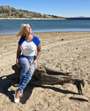 Christina Rapado Instagram - ✨ Un domingo increíble junto a mi adorado @alexandre_gontier : comida deliciosa en Navacerrada, paseo por el embalse disfrutando de la naturaleza y cine para terminar el día.
Un domingo perfecto, de esos que te hacen desconectar y empezar la semana con las pilas cargadas. 💫🌿🍿
*Total Outfit: @elcorteingles
#christinarapado #cristinarapado #summer2025 #September2025 #spain2025 #Madrid2025 #singer #actress #model #tvpresenter #tattooedgirl #diva #beauty #fashion #toxicpeopleout #richandpowerfulwomen #empoweringwomen #power #richwomen #crazylife #crazysummer #summer #iconic #influencer #Navacerrada #Navacerrada2025