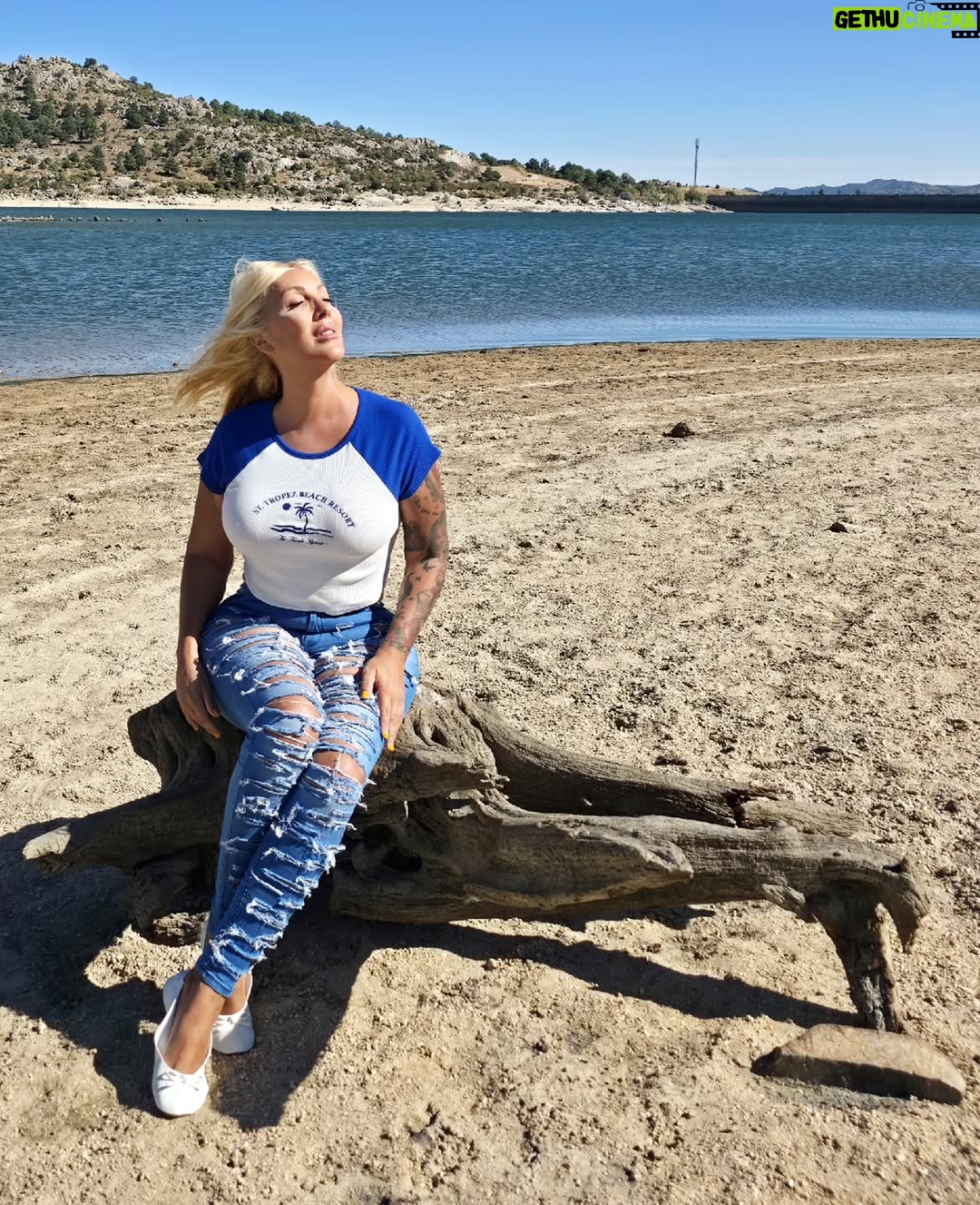 Christina Rapado - 3 Likes - ✨ Un domingo increíble junto a mi adorado @alexandre_gontier : comida deliciosa en Navacerrada, paseo por el embalse disfrutando de la naturaleza y cine para terminar el día.
Un domingo perfecto, de esos que te hacen desconectar y empezar la semana con las pilas cargadas. 💫🌿🍿
*Total Outfit: @elcorteingles
#christinarapado #cristinarapado #summer2025 #September2025 #spain2025 #Madrid2025 #singer #actress #model #tvpresenter #tattooedgirl #diva #beauty #fashion #toxicpeopleout #richandpowerfulwomen #empoweringwomen #power #richwomen #crazylife #crazysummer #summer #iconic #influencer #Navacerrada #Navacerrada2025