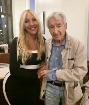 Christina Rapado Instagram - Si algo me encanta de José Sacristán es que no se anda con rodeos: “yo soy al pan pan y al vino vino”.
Ayer en @lapeceradelcirculo , entre risas y consejos, me regaló otra de sus frases inolvidables.
Qué suerte tenerte, maestro. Te quiero, José. 🙌❤️
*Total Outfit: @sheinofficial
#JoseSacristan #Madrid2025 #christinarapado #cristinarapado #autumn2025 #September2025 #spain2025 #singer #actress #model #tvpresenter #tattooedgirl #diva #beauty #fashion #toxicpeopleout #richandpowerfulwomen #empoweringwomen #power #richwomen #crazylife #crazyautumn #summer #iconic #influencer #JoséSacristán