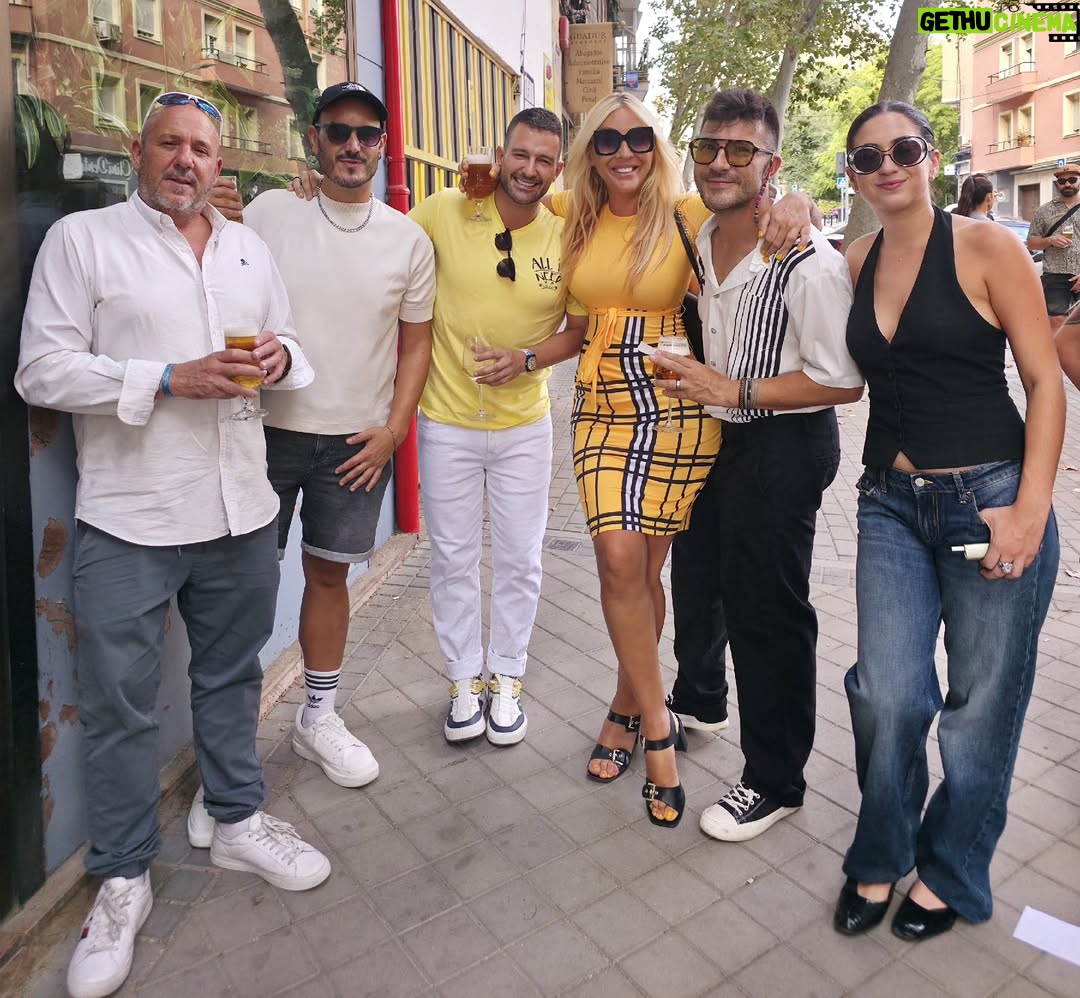 Christina Rapado - 3 Likes - ✨ El sábado por la tarde también celebramos el cumple de otro gran amigo: el periodista y presentador @jolaraque 🎉🙌. Fue una reunión exprés y muy loca en su barrio, pero llena de risas, buena energía y momentos que valen oro 🥳🍻.
Por cierto, quedé totalmente fascinada con @pacosanchezmu … ¡qué maravilla de hombre y qué divertido!
*Total Outfit: @sheinofficial 
*Nails: @dunas.villaviciosa
#JoseAraque #CumpleañosJoseAraque #christinarapado #cristinarapado #summer2025 #September2025 #spain2025 #Madrid2025 #singer #actress #model #tvpresenter #tattooedgirl #diva #beauty #fashion #toxicpeopleout #richandpowerfulwomen #empoweringwomen #power #richwomen #crazylife #crazysummer #summer #iconic #influencer #LosAmiguisDeLaRapado