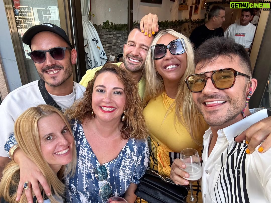 Christina Rapado - 3 Likes - ✨ El sábado por la tarde también celebramos el cumple de otro gran amigo: el periodista y presentador @jolaraque 🎉🙌. Fue una reunión exprés y muy loca en su barrio, pero llena de risas, buena energía y momentos que valen oro 🥳🍻.
Por cierto, quedé totalmente fascinada con @pacosanchezmu … ¡qué maravilla de hombre y qué divertido!
*Total Outfit: @sheinofficial 
*Nails: @dunas.villaviciosa
#JoseAraque #CumpleañosJoseAraque #christinarapado #cristinarapado #summer2025 #September2025 #spain2025 #Madrid2025 #singer #actress #model #tvpresenter #tattooedgirl #diva #beauty #fashion #toxicpeopleout #richandpowerfulwomen #empoweringwomen #power #richwomen #crazylife #crazysummer #summer #iconic #influencer #LosAmiguisDeLaRapado