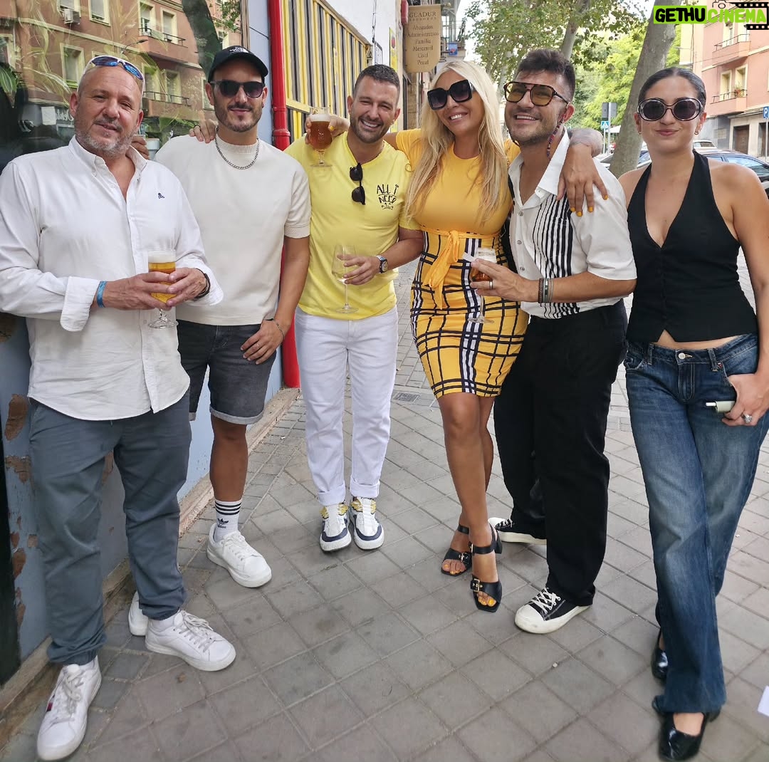Christina Rapado - 3 Likes - ✨ El sábado por la tarde también celebramos el cumple de otro gran amigo: el periodista y presentador @jolaraque 🎉🙌. Fue una reunión exprés y muy loca en su barrio, pero llena de risas, buena energía y momentos que valen oro 🥳🍻.
Por cierto, quedé totalmente fascinada con @pacosanchezmu … ¡qué maravilla de hombre y qué divertido!
*Total Outfit: @sheinofficial 
*Nails: @dunas.villaviciosa
#JoseAraque #CumpleañosJoseAraque #christinarapado #cristinarapado #summer2025 #September2025 #spain2025 #Madrid2025 #singer #actress #model #tvpresenter #tattooedgirl #diva #beauty #fashion #toxicpeopleout #richandpowerfulwomen #empoweringwomen #power #richwomen #crazylife #crazysummer #summer #iconic #influencer #LosAmiguisDeLaRapado