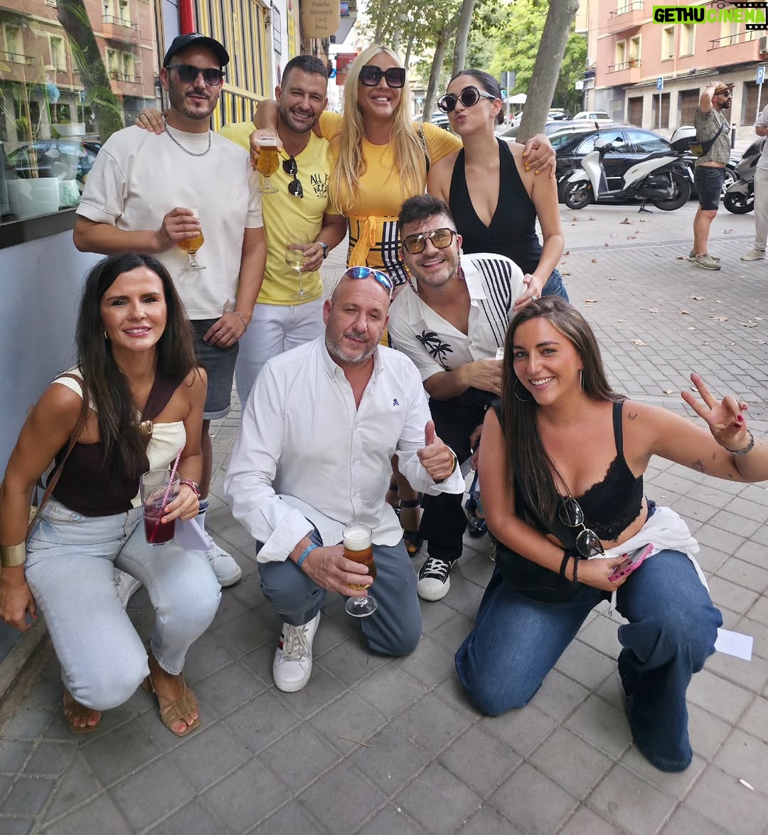 Christina Rapado - 3 Likes - ✨ El sábado por la tarde también celebramos el cumple de otro gran amigo: el periodista y presentador @jolaraque 🎉🙌. Fue una reunión exprés y muy loca en su barrio, pero llena de risas, buena energía y momentos que valen oro 🥳🍻.
Por cierto, quedé totalmente fascinada con @pacosanchezmu … ¡qué maravilla de hombre y qué divertido!
*Total Outfit: @sheinofficial 
*Nails: @dunas.villaviciosa
#JoseAraque #CumpleañosJoseAraque #christinarapado #cristinarapado #summer2025 #September2025 #spain2025 #Madrid2025 #singer #actress #model #tvpresenter #tattooedgirl #diva #beauty #fashion #toxicpeopleout #richandpowerfulwomen #empoweringwomen #power #richwomen #crazylife #crazysummer #summer #iconic #influencer #LosAmiguisDeLaRapado