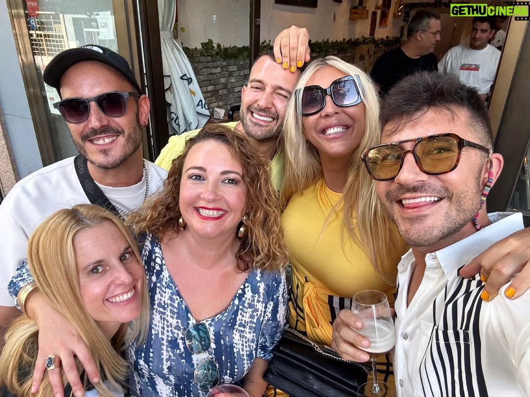 Christina Rapado - 3 Likes - ✨ El sábado por la tarde también celebramos el cumple de otro gran amigo: el periodista y presentador @jolaraque 🎉🙌. Fue una reunión exprés y muy loca en su barrio, pero llena de risas, buena energía y momentos que valen oro 🥳🍻.
Por cierto, quedé totalmente fascinada con @pacosanchezmu … ¡qué maravilla de hombre y qué divertido!
*Total Outfit: @sheinofficial 
*Nails: @dunas.villaviciosa
#JoseAraque #CumpleañosJoseAraque #christinarapado #cristinarapado #summer2025 #September2025 #spain2025 #Madrid2025 #singer #actress #model #tvpresenter #tattooedgirl #diva #beauty #fashion #toxicpeopleout #richandpowerfulwomen #empoweringwomen #power #richwomen #crazylife #crazysummer #summer #iconic #influencer #LosAmiguisDeLaRapado