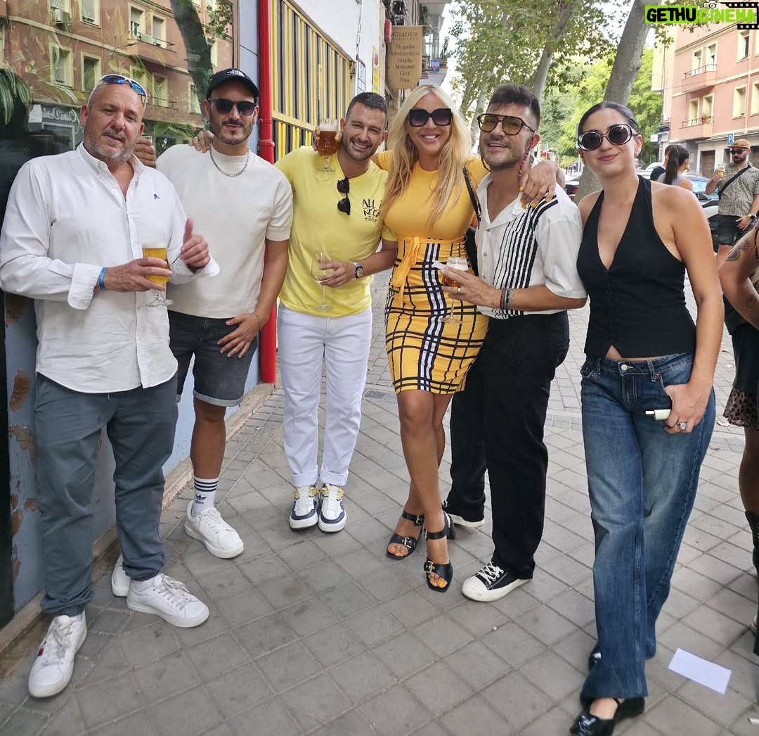 Christina Rapado - 3 Likes - ✨ El sábado por la tarde también celebramos el cumple de otro gran amigo: el periodista y presentador @jolaraque 🎉🙌. Fue una reunión exprés y muy loca en su barrio, pero llena de risas, buena energía y momentos que valen oro 🥳🍻.
Por cierto, quedé totalmente fascinada con @pacosanchezmu … ¡qué maravilla de hombre y qué divertido!
*Total Outfit: @sheinofficial 
*Nails: @dunas.villaviciosa
#JoseAraque #CumpleañosJoseAraque #christinarapado #cristinarapado #summer2025 #September2025 #spain2025 #Madrid2025 #singer #actress #model #tvpresenter #tattooedgirl #diva #beauty #fashion #toxicpeopleout #richandpowerfulwomen #empoweringwomen #power #richwomen #crazylife #crazysummer #summer #iconic #influencer #LosAmiguisDeLaRapado