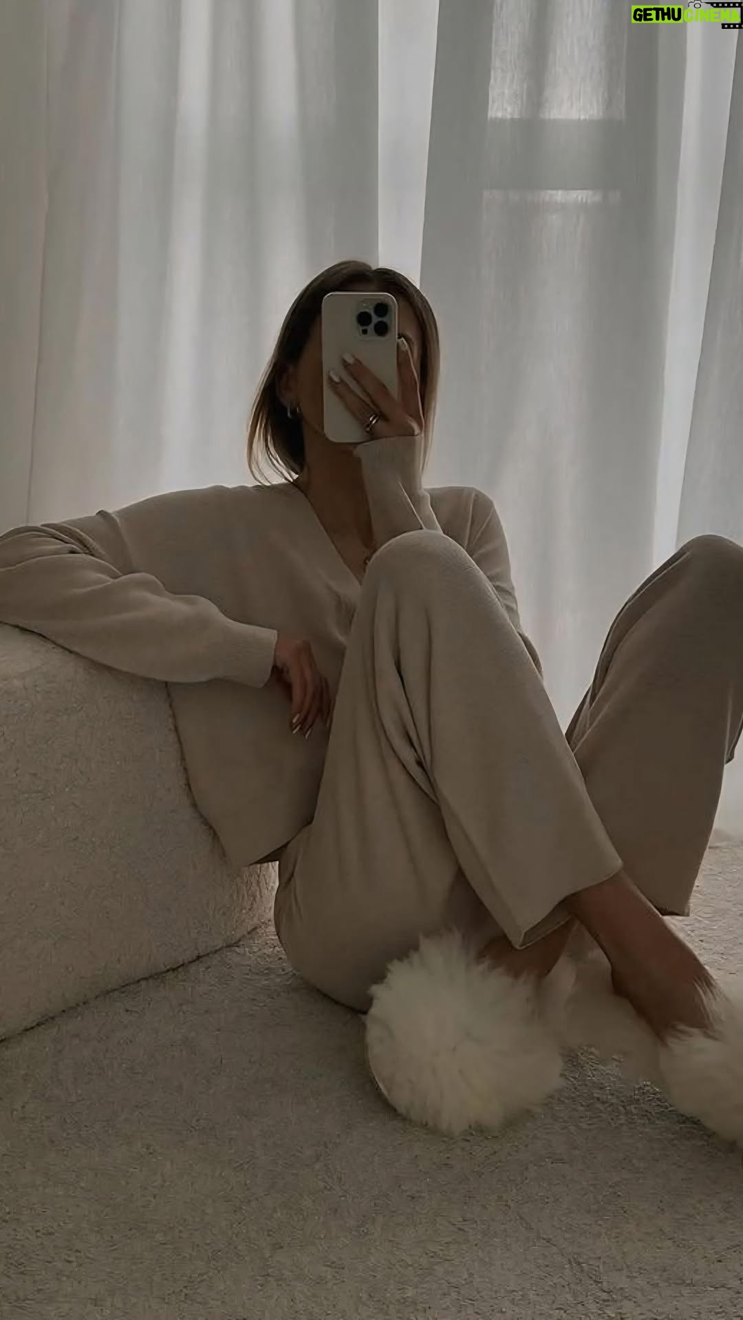 Christine Bermas - 21K Likes - OOTD 🦋

#grwm #ootd #fashion