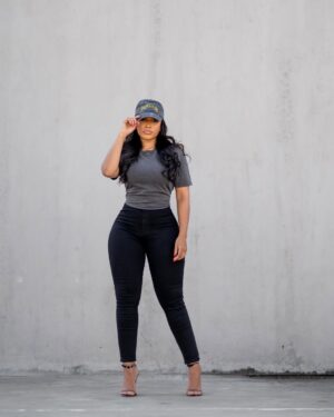 Cindy Mahlangu Instagram - 🖤💙🖤
@mrpfashion
#denimofyourlife #mrpricedenim