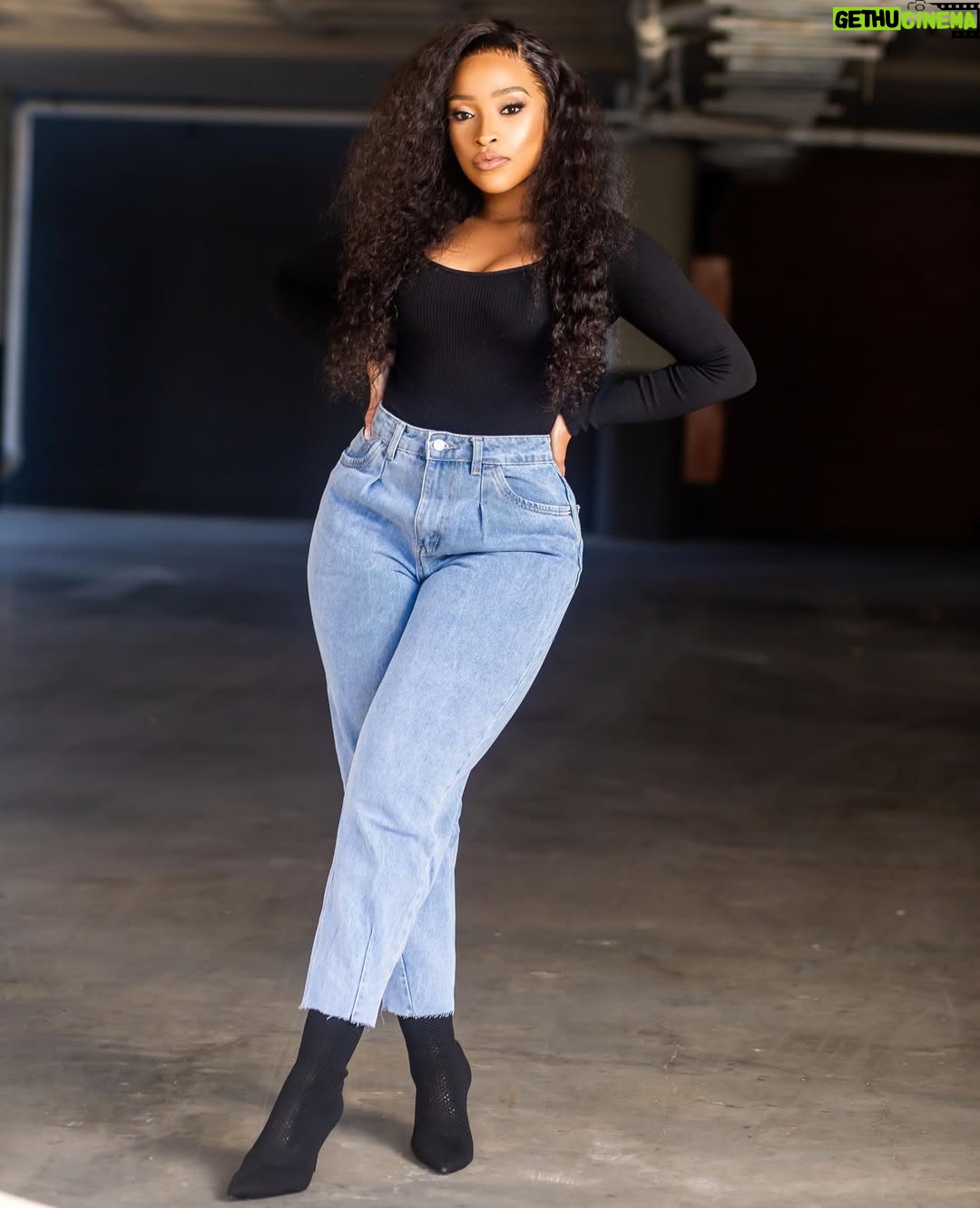 Cindy Mahlangu - 124.9K Likes - Can we have a moment for these balloon denim jeans? @mrpfashion

 #mrpricedenim #mrpricexcindy