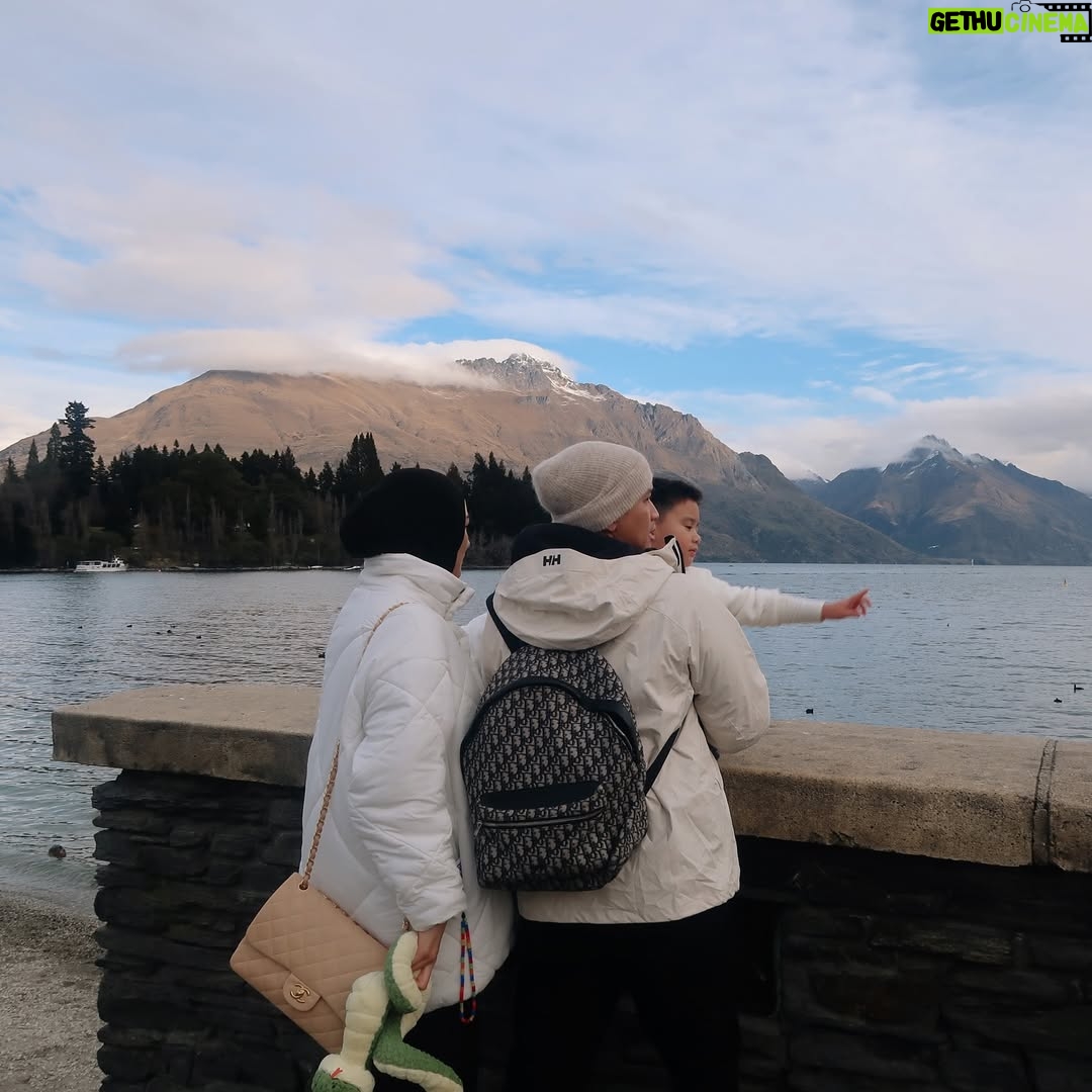 Citra Kirana - 82.9K Likes - liburan kali inii memiliihh new zealand 🇳🇿 karna emg belum pernah ajaaa gidu….sekalian mau coba campervan niat nya (tiba2 anak gunung gak tuc) 🤏🏻🤭 day 1 cuma muter2 city aja sambil jalan2 liat bebek 🦆 daaaaan ada yang seneng bgt pastinya (u know kan siapa 👶🏻) slide 6 udah pengen nyebur aja itu bayiiii…. Papa langsung panique pastinyaa 🤏🏻🤏🏻