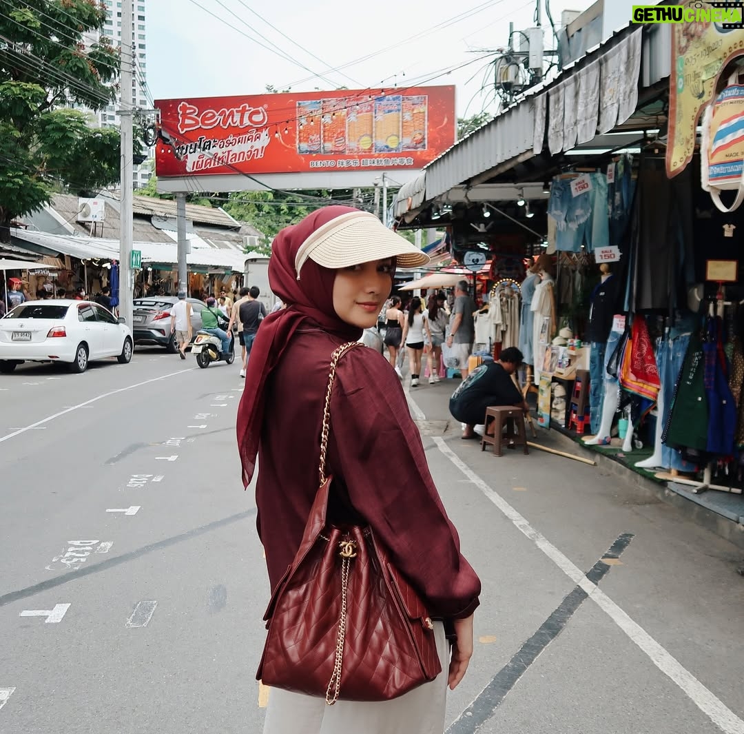 Citra Kirana - 54.6K Likes - POV : 4 sisters vs. Chatuchak market 💥🛍️🥳