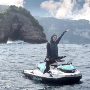 Citra Kirana Instagram - Baliii so faarr…. Ngerencanain jalan2 ke bali berduaan ga ajak athar ✨( maaf ya mass mama papa pacaran dulss) . Pas banget emg lagiii punya hobby baru yang samaaa…si padelll iniii…selama di balii kerjaan kita cari court yangg kosong 🤭 so much fun! Alhamdulillah…. ♥️✨ maaciii yanggg. Waktunya pulang ke jakartaaa skrggg…ketemu bayiiikk kangeen bangetttt mass athaarrr…..