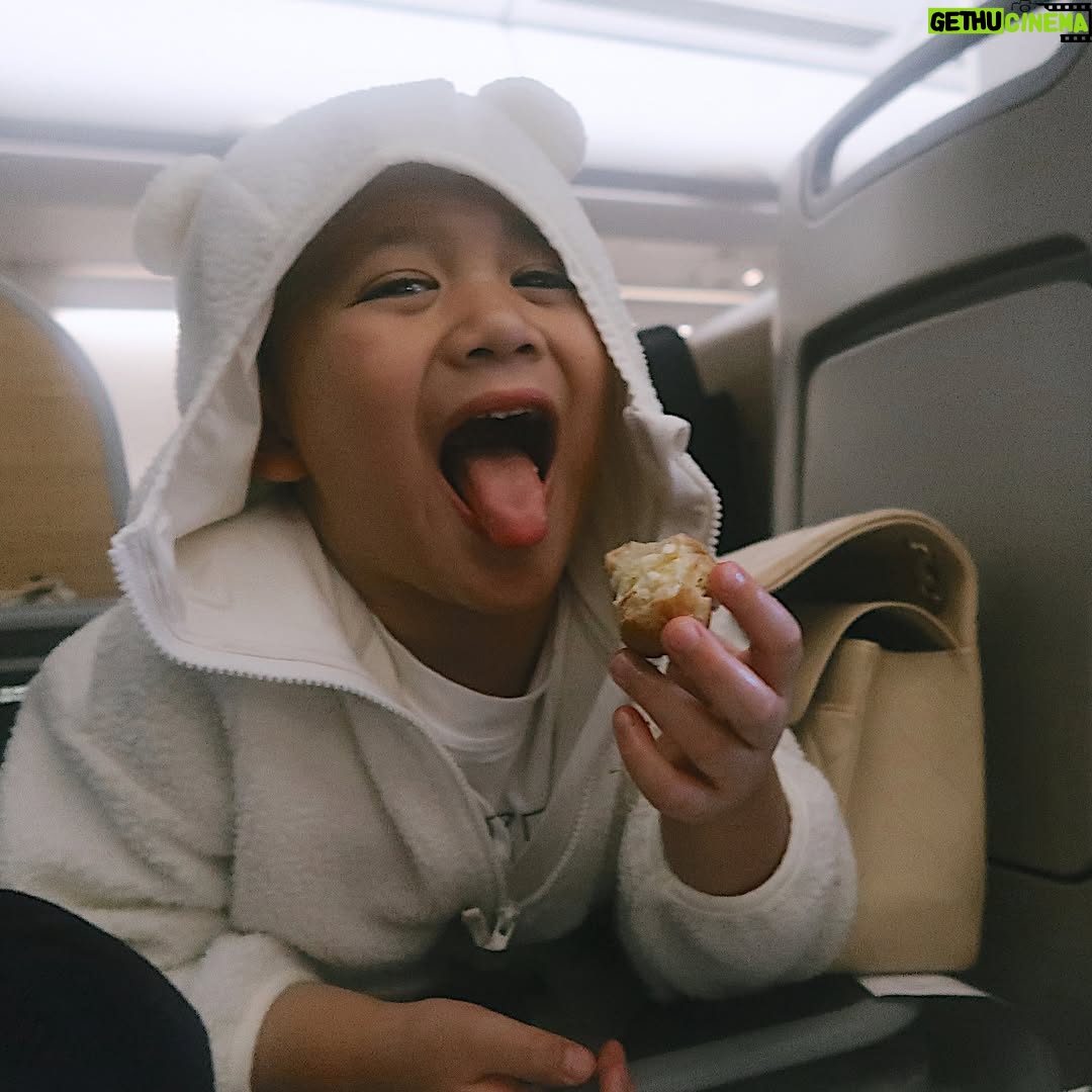 Citra Kirana - 82.9K Likes - liburan kali inii memiliihh new zealand 🇳🇿 karna emg belum pernah ajaaa gidu….sekalian mau coba campervan niat nya (tiba2 anak gunung gak tuc) 🤏🏻🤭 day 1 cuma muter2 city aja sambil jalan2 liat bebek 🦆 daaaaan ada yang seneng bgt pastinya (u know kan siapa 👶🏻) slide 6 udah pengen nyebur aja itu bayiiii…. Papa langsung panique pastinyaa 🤏🏻🤏🏻
