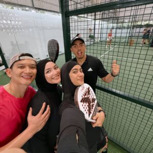 Citra Kirana Instagram - Baliii so faarr…. Ngerencanain jalan2 ke bali berduaan ga ajak athar ✨( maaf ya mass mama papa pacaran dulss) . Pas banget emg lagiii punya hobby baru yang samaaa…si padelll iniii…selama di balii kerjaan kita cari court yangg kosong 🤭 so much fun! Alhamdulillah…. ♥️✨ maaciii yanggg. Waktunya pulang ke jakartaaa skrggg…ketemu bayiiikk kangeen bangetttt mass athaarrr…..