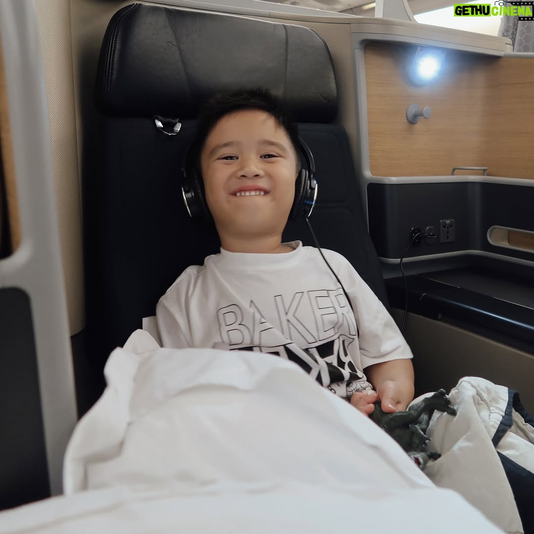 Citra Kirana - 82.9K Likes - liburan kali inii memiliihh new zealand 🇳🇿 karna emg belum pernah ajaaa gidu….sekalian mau coba campervan niat nya (tiba2 anak gunung gak tuc) 🤏🏻🤭 day 1 cuma muter2 city aja sambil jalan2 liat bebek 🦆 daaaaan ada yang seneng bgt pastinya (u know kan siapa 👶🏻) slide 6 udah pengen nyebur aja itu bayiiii…. Papa langsung panique pastinyaa 🤏🏻🤏🏻