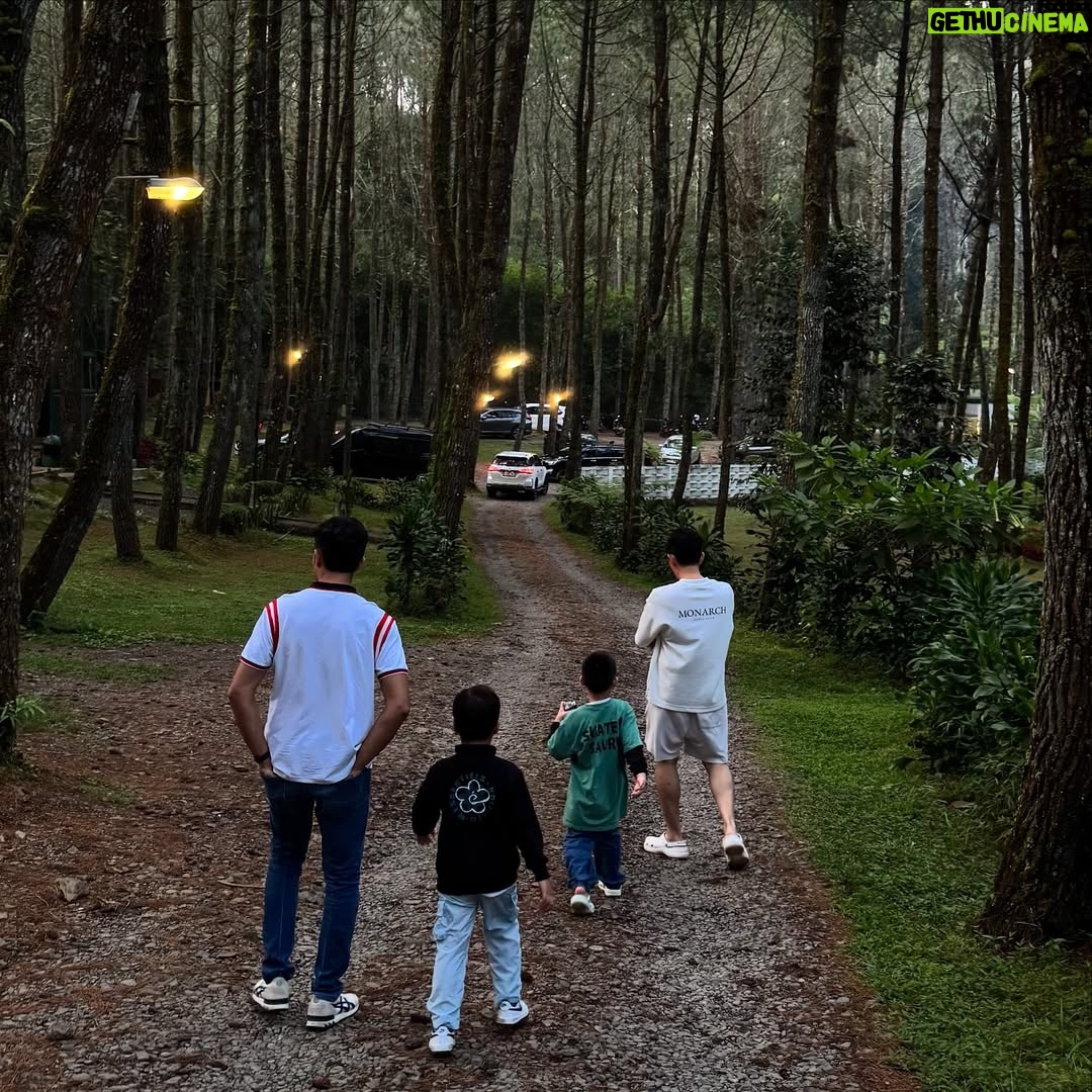 Citra Kirana - 123.2K Likes - Our family day story in 12 slides 📸💝