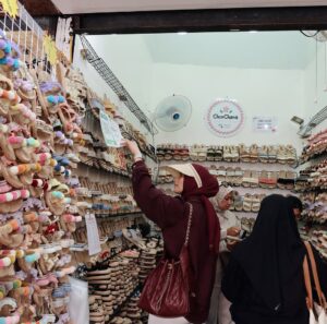 Citra Kirana Instagram - POV : 4 sisters vs. Chatuchak market 💥🛍️🥳