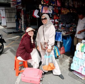 Citra Kirana Instagram - POV : 4 sisters vs. Chatuchak market 💥🛍️🥳