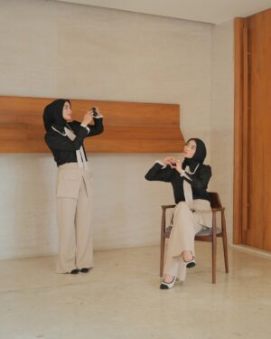 Citra Kirana Instagram - Gemez ah!🖤
.
Outfit details on the next slide▶️✨