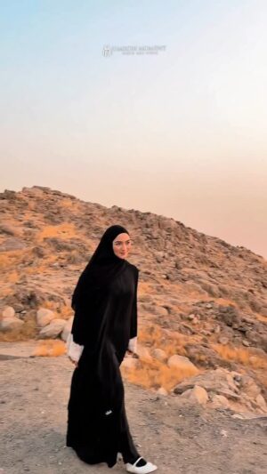 Citra Kirana Instagram - Sebuah adegan di jabal khandamah with my habibi gak tucc ā°ļøš¤š» cocok buat promo film kayanyaaa nihhhh š¤
.
@umrohmoment // @samira_travel // @umrohbarengcikirezky