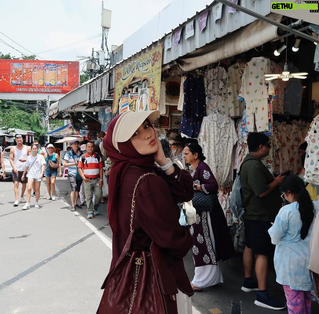 Citra Kirana - 54.6K Likes - POV : 4 sisters vs. Chatuchak market 💥🛍️🥳