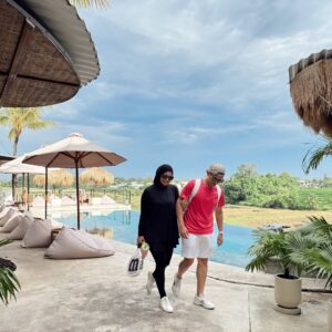 Citra Kirana Instagram - Baliii so faarr…. Ngerencanain jalan2 ke bali berduaan ga ajak athar ✨( maaf ya mass mama papa pacaran dulss) . Pas banget emg lagiii punya hobby baru yang samaaa…si padelll iniii…selama di balii kerjaan kita cari court yangg kosong 🤭 so much fun! Alhamdulillah…. ♥️✨ maaciii yanggg. Waktunya pulang ke jakartaaa skrggg…ketemu bayiiikk kangeen bangetttt mass athaarrr…..
