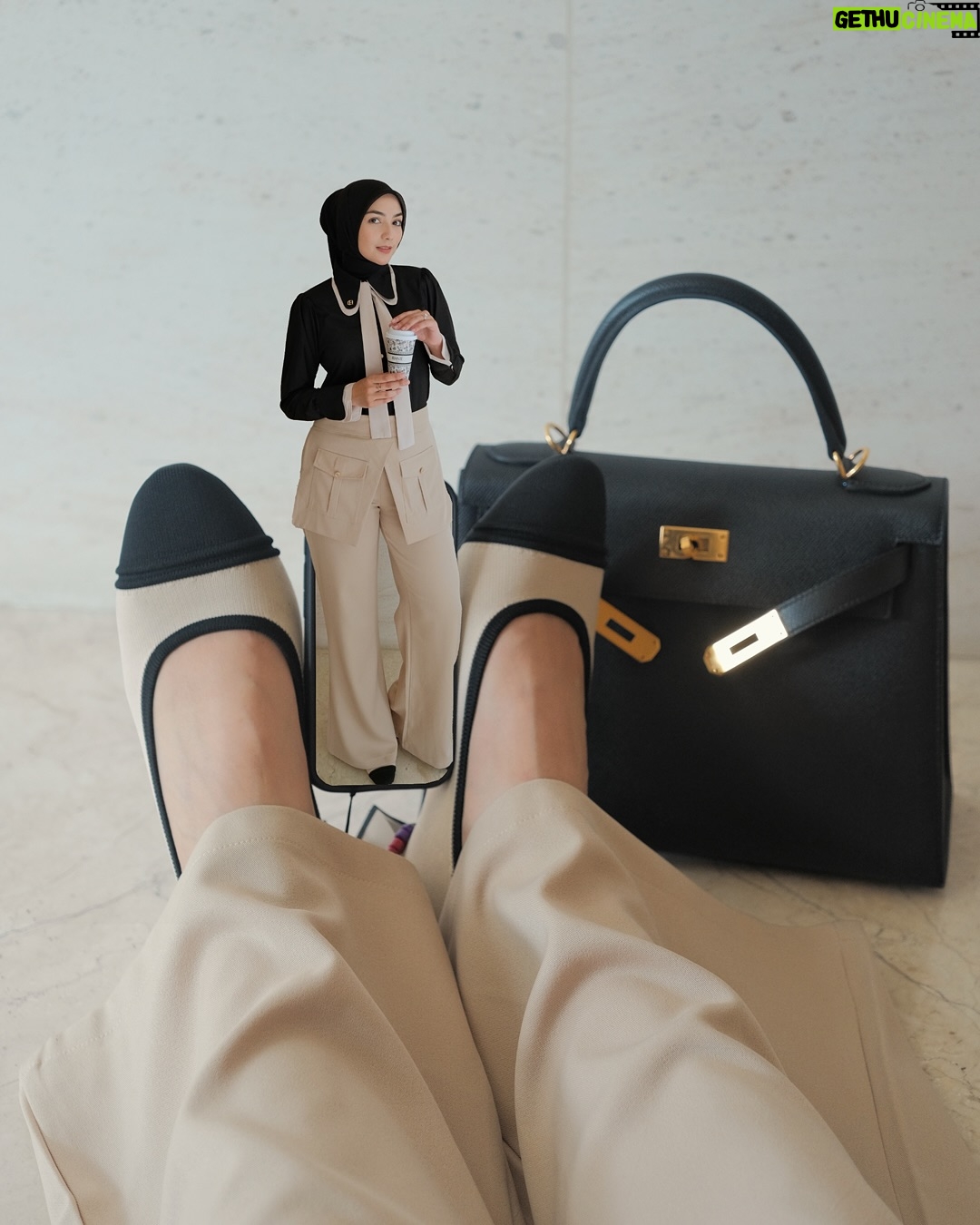 Citra Kirana - 55.2K Likes - Gemez ah!🖤
.
Outfit details on the next slide▶️✨