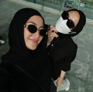 Citra Kirana Instagram - POV : 4 sisters vs. Chatuchak market 💥🛍️🥳