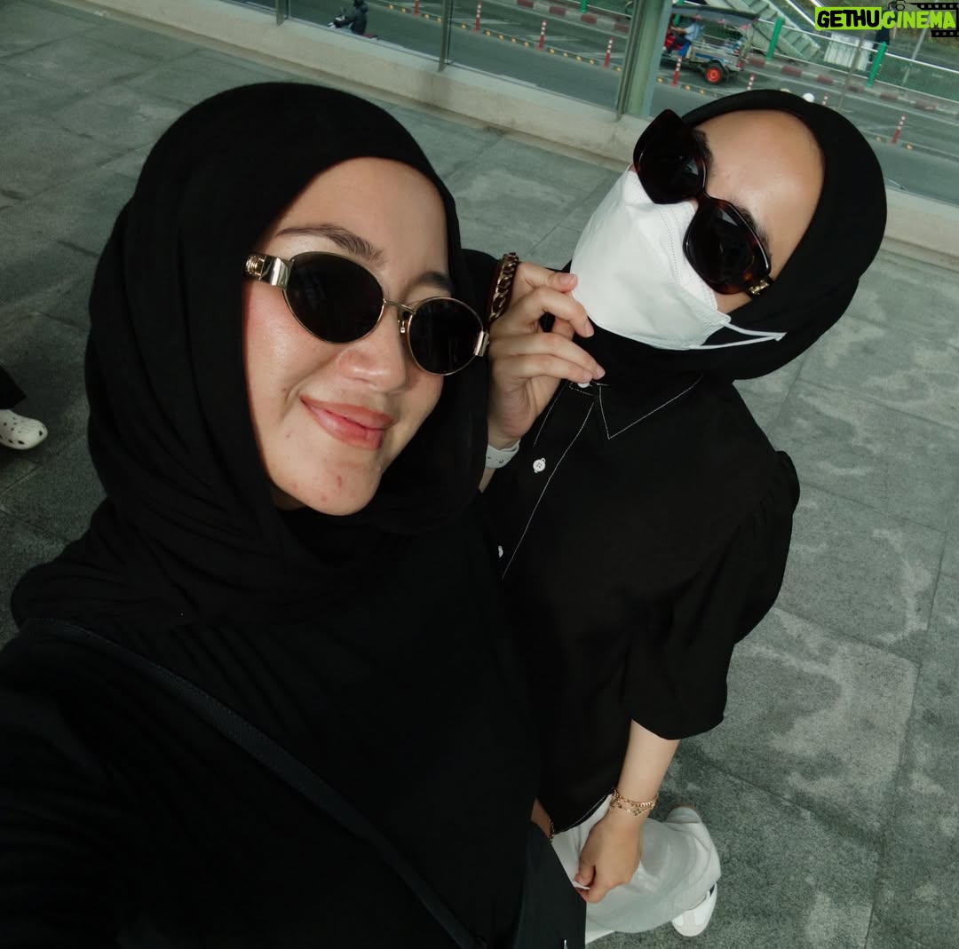 Citra Kirana - 54.6K Likes - POV : 4 sisters vs. Chatuchak market 💥🛍️🥳