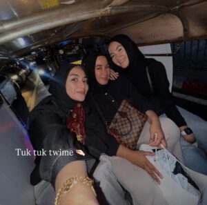 Citra Kirana Instagram - POV : 4 sisters vs. Chatuchak market 💥🛍️🥳