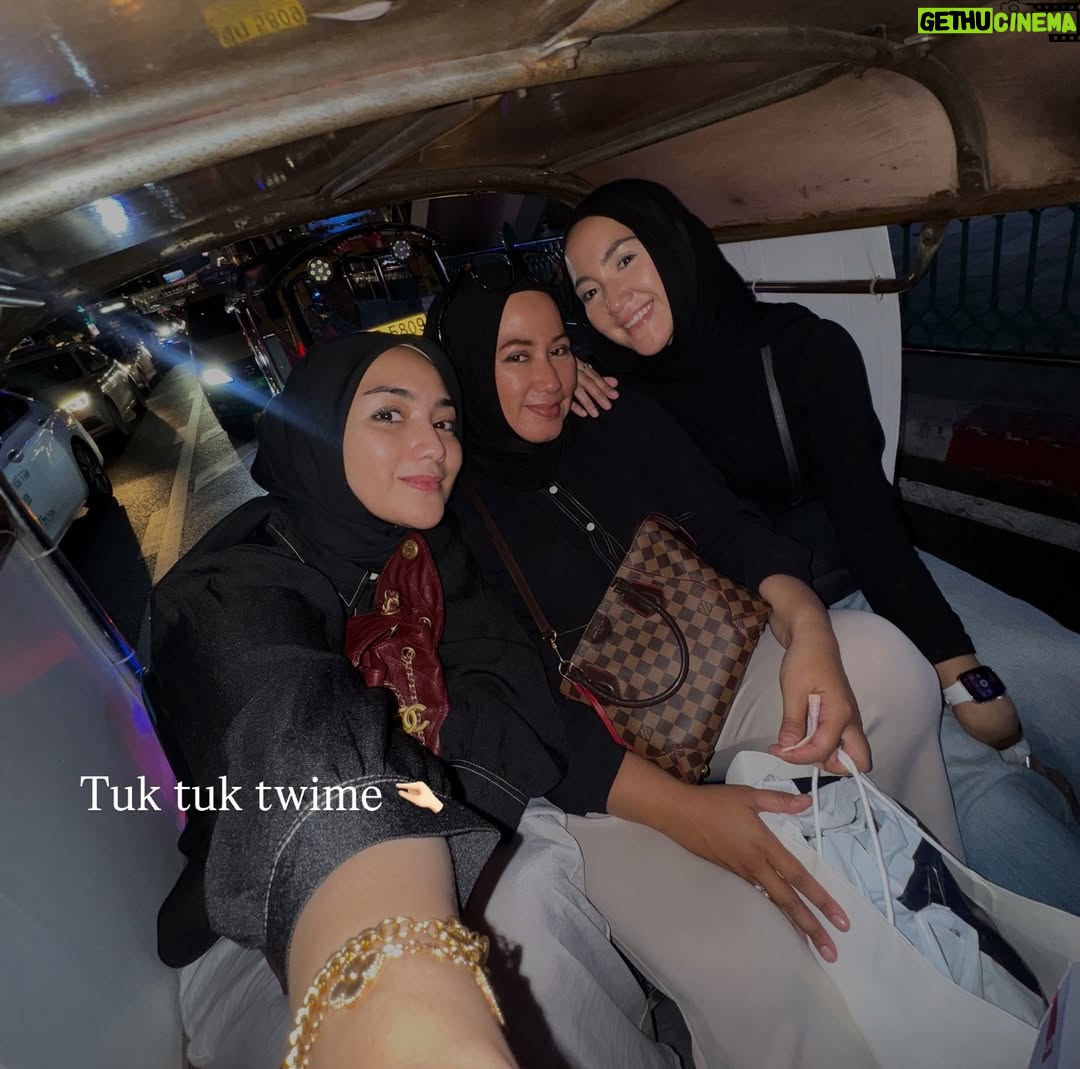 Citra Kirana - 54.6K Likes - POV : 4 sisters vs. Chatuchak market 💥🛍️🥳