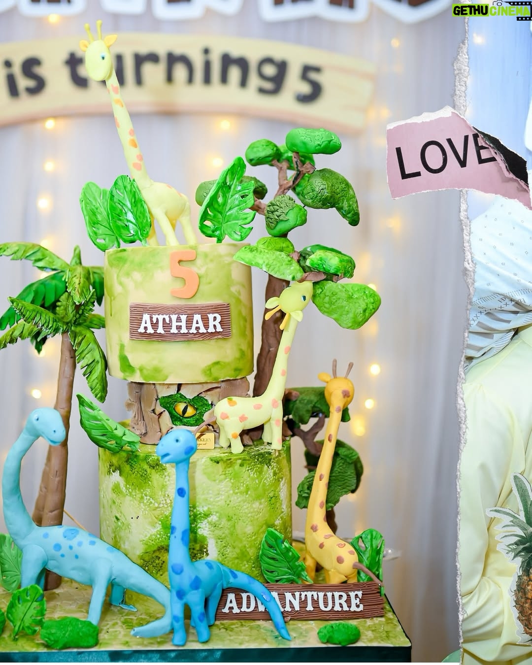 Citra Kirana - 49.2K Likes - A special day for Athar with his favorite giraffe and brontosaurus 🦕 
.
cake by @veroz_cakery ✨♥️ luvvvv
Backdrop by @thedesserttable.id