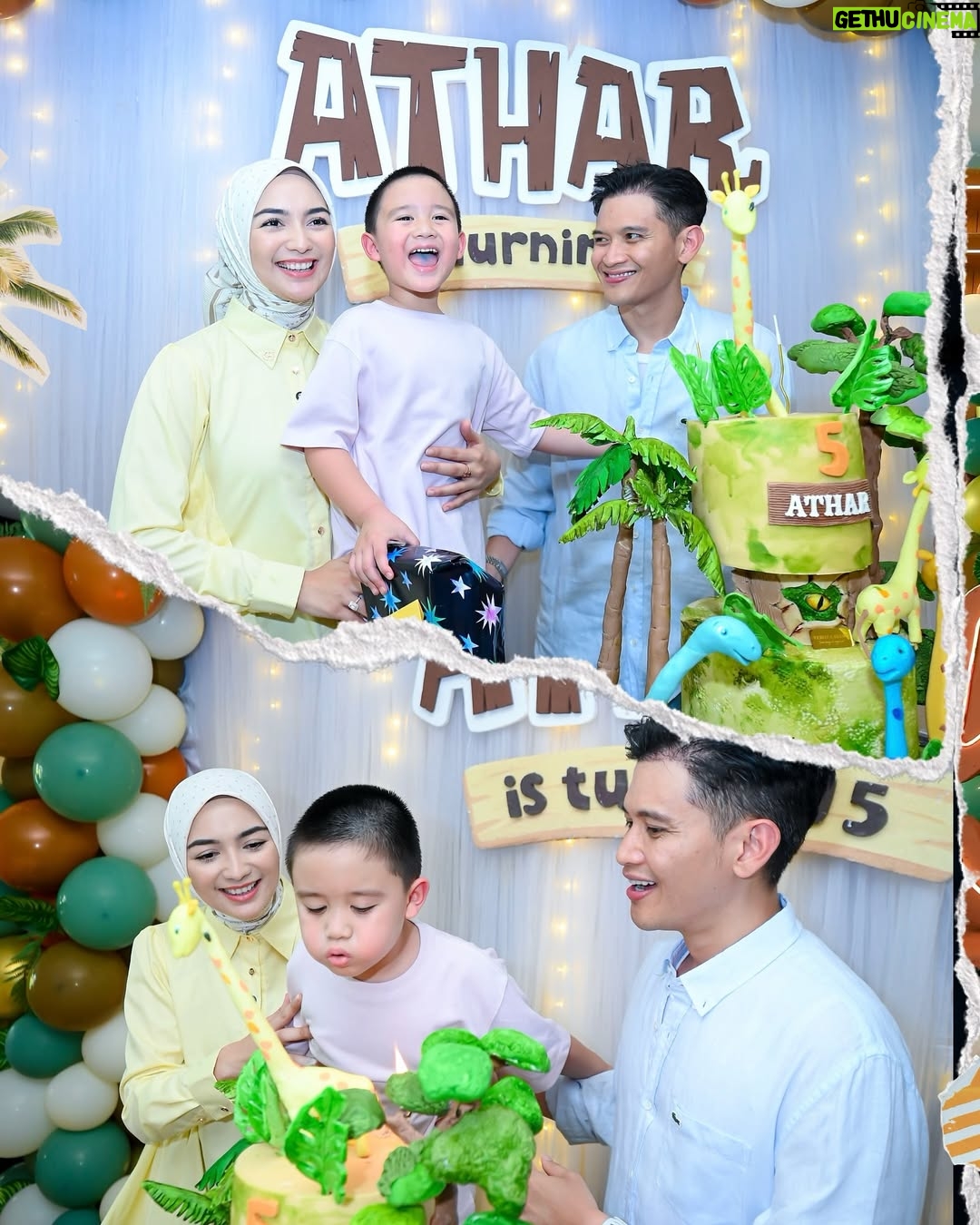 Citra Kirana - 49.2K Likes - A special day for Athar with his favorite giraffe and brontosaurus 🦕 
.
cake by @veroz_cakery ✨♥️ luvvvv
Backdrop by @thedesserttable.id