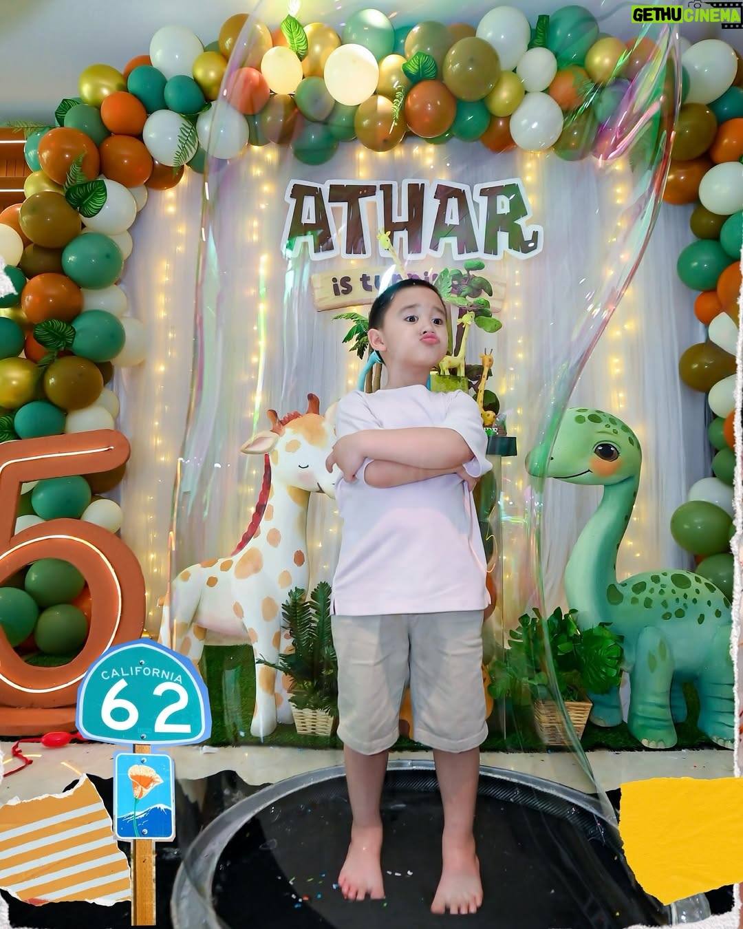 Citra Kirana - 49.2K Likes - A special day for Athar with his favorite giraffe and brontosaurus 🦕 
.
cake by @veroz_cakery ✨♥️ luvvvv
Backdrop by @thedesserttable.id