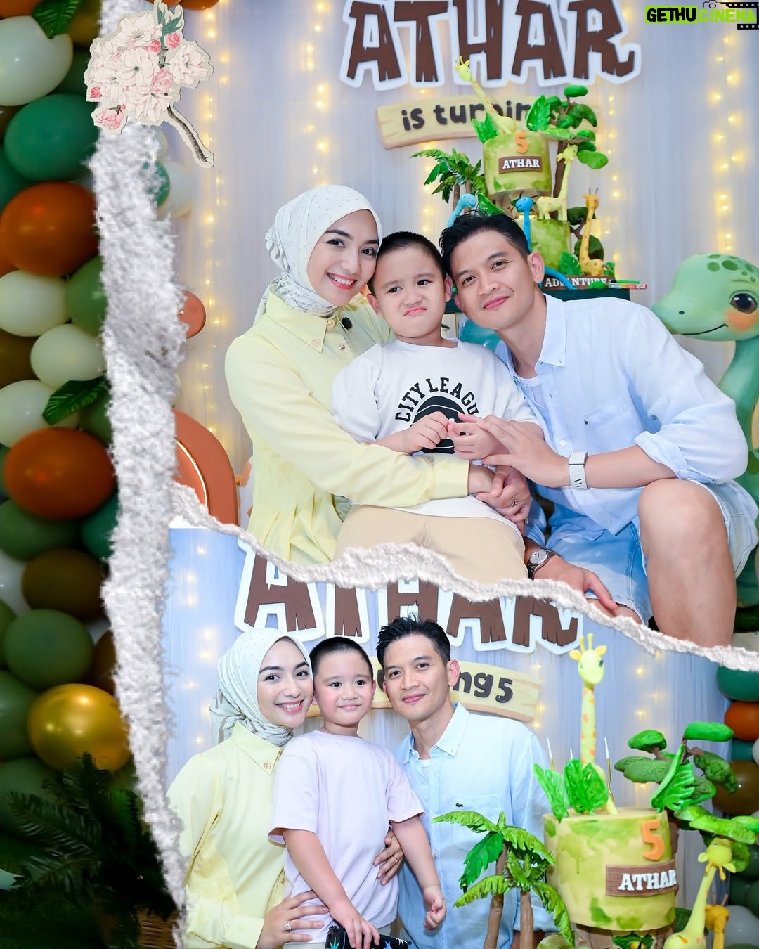Citra Kirana - 49.2K Likes - A special day for Athar with his favorite giraffe and brontosaurus 🦕 
.
cake by @veroz_cakery ✨♥️ luvvvv
Backdrop by @thedesserttable.id