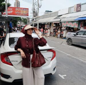 Citra Kirana Instagram - POV : 4 sisters vs. Chatuchak market 💥🛍️🥳
