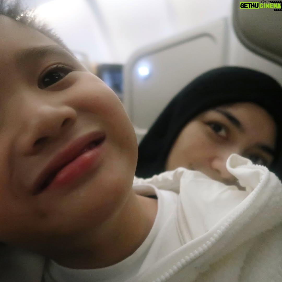Citra Kirana - 82.9K Likes - liburan kali inii memiliihh new zealand 🇳🇿 karna emg belum pernah ajaaa gidu….sekalian mau coba campervan niat nya (tiba2 anak gunung gak tuc) 🤏🏻🤭 day 1 cuma muter2 city aja sambil jalan2 liat bebek 🦆 daaaaan ada yang seneng bgt pastinya (u know kan siapa 👶🏻) slide 6 udah pengen nyebur aja itu bayiiii…. Papa langsung panique pastinyaa 🤏🏻🤏🏻