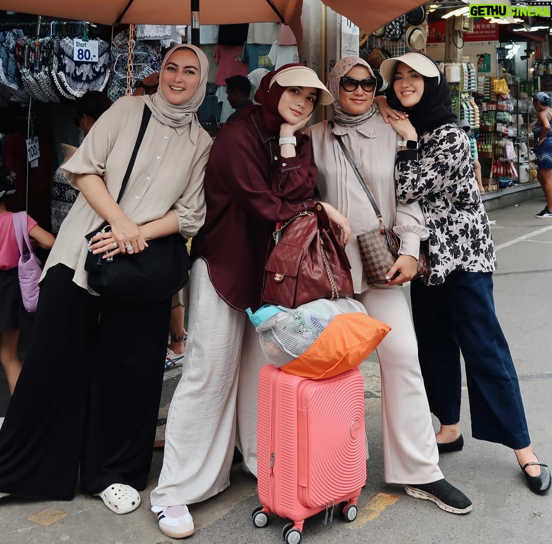 Citra Kirana - 54.6K Likes - POV : 4 sisters vs. Chatuchak market 💥🛍️🥳