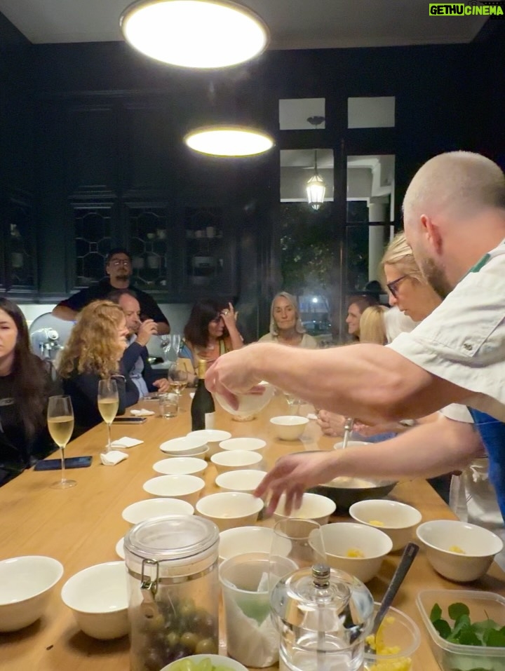 Claudia Fontán - 8.5K Likes - Una noche especial,mágica en La Casa !
Compartir la mesa , recetas ,charlas , muchas risas y brindis !

Hicimos un tiramisú XL con @arrivataquesos , servimos quesos de @elabascaybrandsen , las maravillosas anchoas de @hernanviva , y el vino de @rutiniwines .
Gracias @pesca.demar por traerme siempre lo mejor!
Gracias al equipo @cookvanoyen y @tatisoding 
Todo en la linda vajilla de @volf_oficial especialmente elegida .
La mesa intervenida por Maria @delta.boutiquedeflores .
Cocinamos con @essenoficial 
Y vestida por @rominasavastano 

Gracias a todos por hacer de esta noche un encuentro inolvidable .
Por muchos encuentros mas !!!

Ph. @caro.pasino