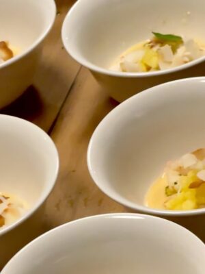 Claudia Fontán Instagram - Una noche especial,mágica en La Casa !
Compartir la mesa , recetas ,charlas , muchas risas y brindis !

Hicimos un tiramisú XL con @arrivataquesos , servimos quesos de @elabascaybrandsen , las maravillosas anchoas de @hernanviva , y el vino de @rutiniwines .
Gracias @pesca.demar por traerme siempre lo mejor!
Gracias al equipo @cookvanoyen y @tatisoding 
Todo en la linda vajilla de @volf_oficial especialmente elegida .
La mesa intervenida por Maria @delta.boutiquedeflores .
Cocinamos con @essenoficial 
Y vestida por @rominasavastano 

Gracias a todos por hacer de esta noche un encuentro inolvidable .
Por muchos encuentros mas !!!

Ph. @caro.pasino
