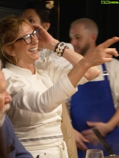 Claudia Fontán - 8.5K Likes - Una noche especial,mágica en La Casa !
Compartir la mesa , recetas ,charlas , muchas risas y brindis !

Hicimos un tiramisú XL con @arrivataquesos , servimos quesos de @elabascaybrandsen , las maravillosas anchoas de @hernanviva , y el vino de @rutiniwines .
Gracias @pesca.demar por traerme siempre lo mejor!
Gracias al equipo @cookvanoyen y @tatisoding 
Todo en la linda vajilla de @volf_oficial especialmente elegida .
La mesa intervenida por Maria @delta.boutiquedeflores .
Cocinamos con @essenoficial 
Y vestida por @rominasavastano 

Gracias a todos por hacer de esta noche un encuentro inolvidable .
Por muchos encuentros mas !!!

Ph. @caro.pasino