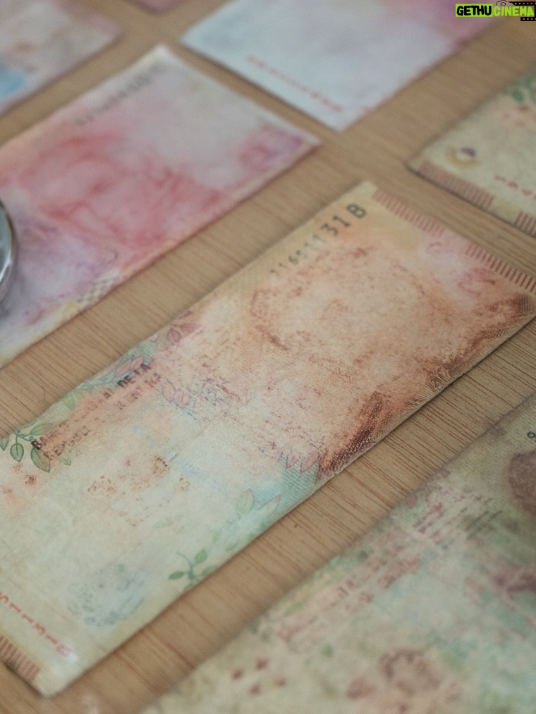 Claudia Fontán - 11.3K Likes - Una mesa en colaboración con Agustina Woodgate. 
Un almuerzo especial en el marco de @arteBa.
Inspiradas por los billetes argentinos intervenidos por @lawoodgate, compusimos una mesa donde sabores y arte se potencian. 

Junto a la bellísima vajilla de @volf_oficial , los quesos maravillosos de @elabascaybrandsen , las flores de @delta.boutiquedeflores , los panes de @lepiboulangerie ,vestida por @rominasavastano y nuestras empanadas siempre de la mano de @ailu_tap . 
Gracias a todos por acompañarnos!
especialmente @raquelmontero2 que ingenió este encuentro.

Fotos : @caro.pasino