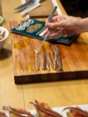 Claudia Fontán Instagram - Una noche especial,mágica en La Casa !
Compartir la mesa , recetas ,charlas , muchas risas y brindis !

Hicimos un tiramisú XL con @arrivataquesos , servimos quesos de @elabascaybrandsen , las maravillosas anchoas de @hernanviva , y el vino de @rutiniwines .
Gracias @pesca.demar por traerme siempre lo mejor!
Gracias al equipo @cookvanoyen y @tatisoding 
Todo en la linda vajilla de @volf_oficial especialmente elegida .
La mesa intervenida por Maria @delta.boutiquedeflores .
Cocinamos con @essenoficial 
Y vestida por @rominasavastano 

Gracias a todos por hacer de esta noche un encuentro inolvidable .
Por muchos encuentros mas !!!

Ph. @caro.pasino