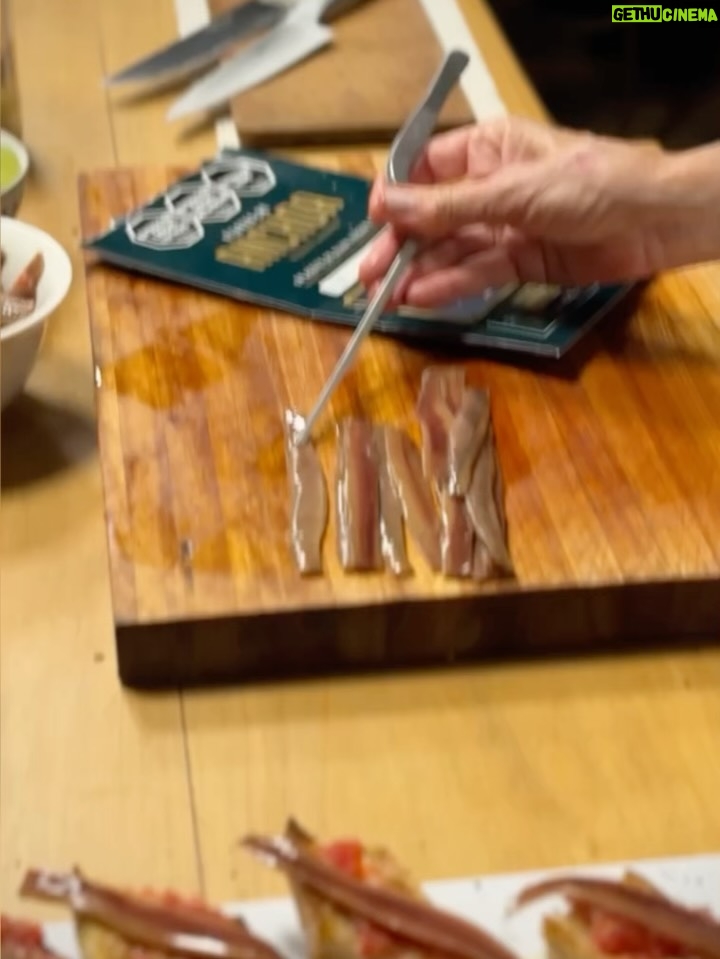 Claudia Fontán - 8.5K Likes - Una noche especial,mágica en La Casa !
Compartir la mesa , recetas ,charlas , muchas risas y brindis !

Hicimos un tiramisú XL con @arrivataquesos , servimos quesos de @elabascaybrandsen , las maravillosas anchoas de @hernanviva , y el vino de @rutiniwines .
Gracias @pesca.demar por traerme siempre lo mejor!
Gracias al equipo @cookvanoyen y @tatisoding 
Todo en la linda vajilla de @volf_oficial especialmente elegida .
La mesa intervenida por Maria @delta.boutiquedeflores .
Cocinamos con @essenoficial 
Y vestida por @rominasavastano 

Gracias a todos por hacer de esta noche un encuentro inolvidable .
Por muchos encuentros mas !!!

Ph. @caro.pasino