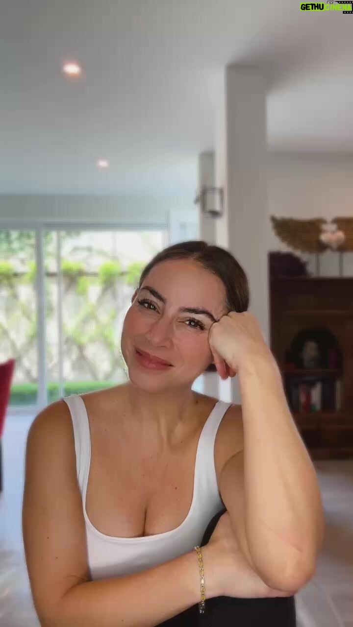 Claudia Lizaldi - 2.3K Likes - La felicidad de conectar con mi hermanito precioso @andresportillooficial y hablar de la comunidad de Keep Calm, la semana que viene hay conferencias y son gratis entren a Le GRAND @legrandsenior y ahí está toda la info… 🌞✨