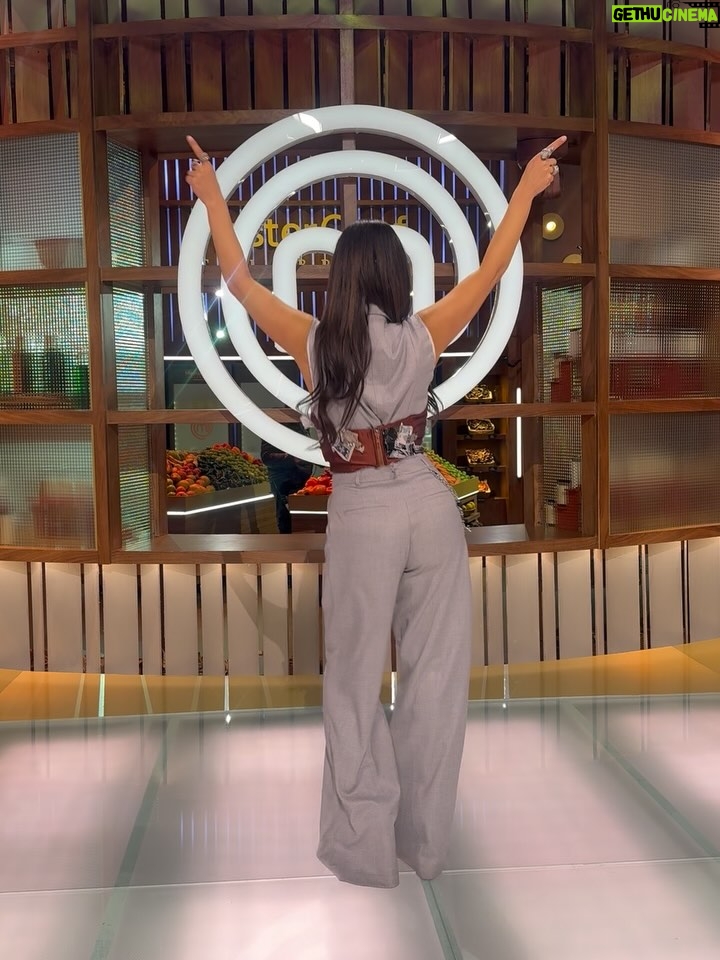 Claudia Lizaldi - 3.6K Likes - Recordando mis looks favoritos de @masterchefmx cuál es el que más amaste tú… ✨🌺